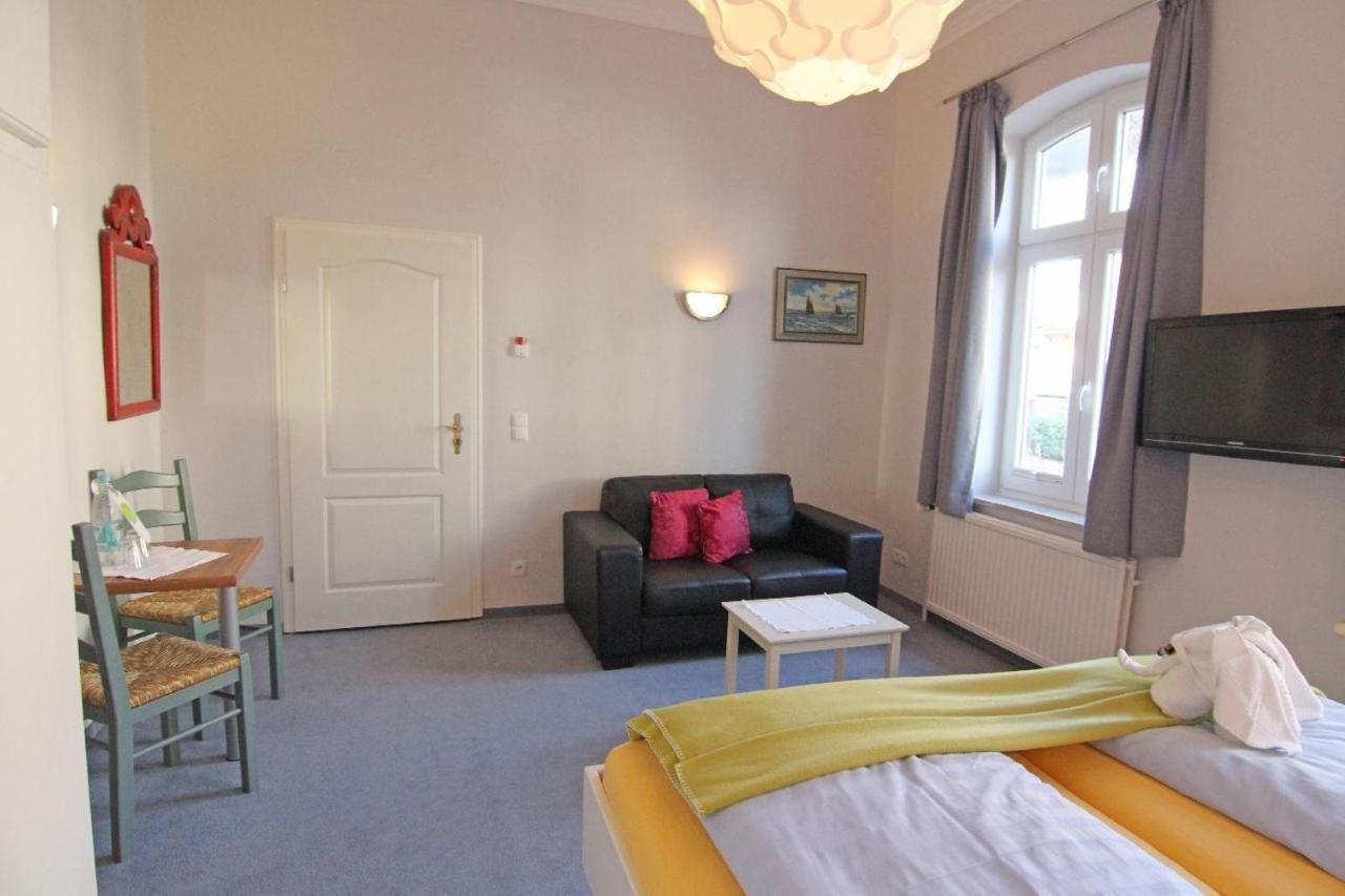 Kapitaenshaus-Lassen-Zimmer-Amistad Hotel Westerland Buitenkant foto