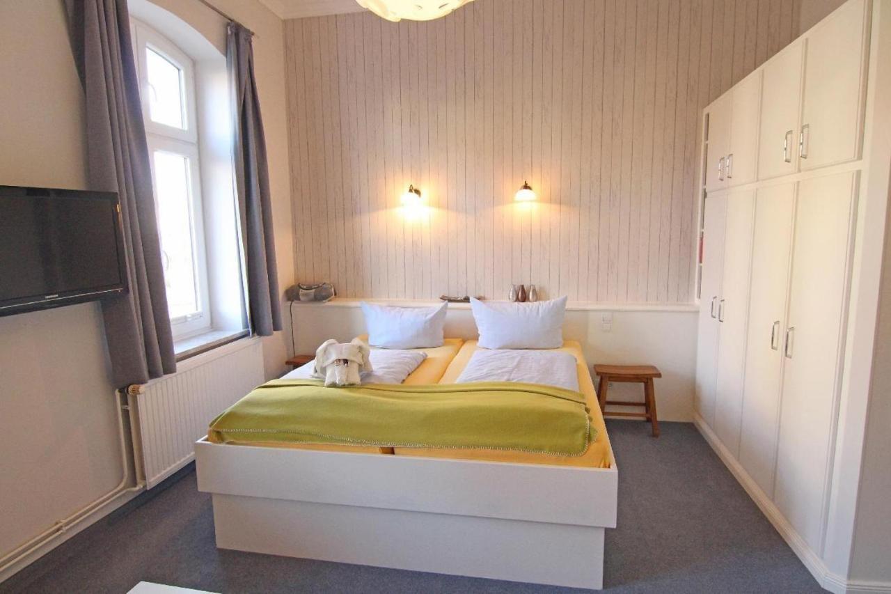 Kapitaenshaus-Lassen-Zimmer-Amistad Hotel Westerland Buitenkant foto